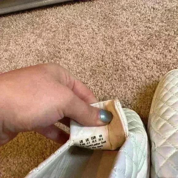 Franco Sarto iridescent white quilted slip on sneaker size 8.5M women’s like new - Picture 5 of 6